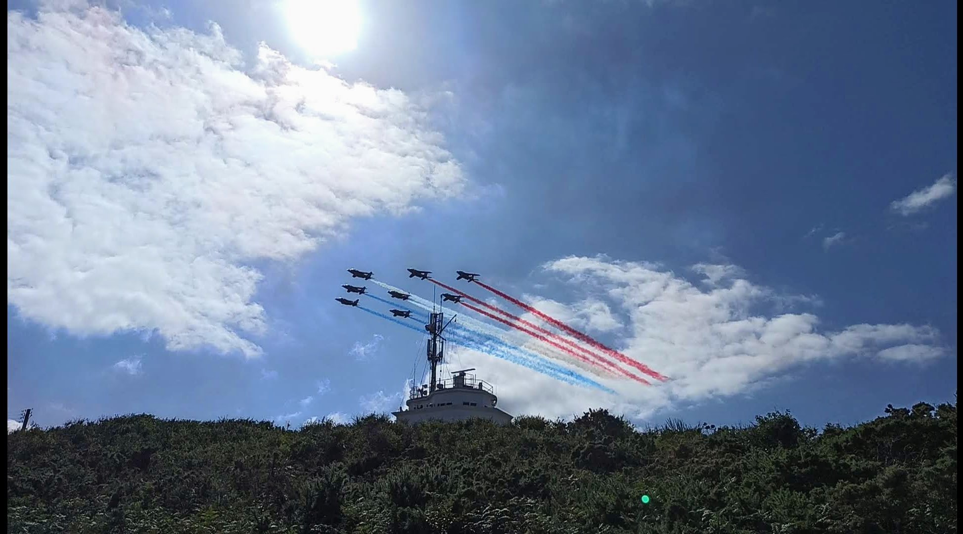 La Patrouille de France au-dessus du Sémaphore de Perros-Guirec